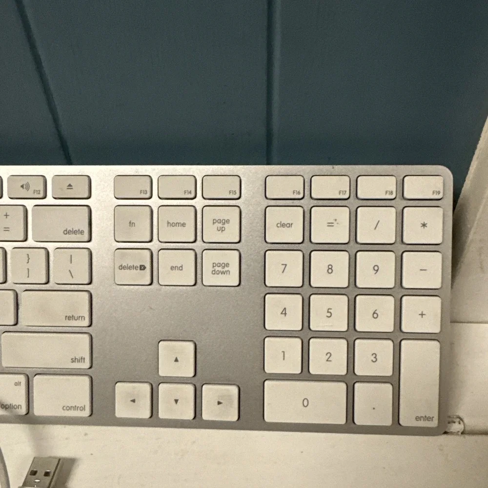 Apple‎ A1243 Aluminum Wired Keyboard MB110LL/A Full Size, Slim, Mac, Genuine OEM